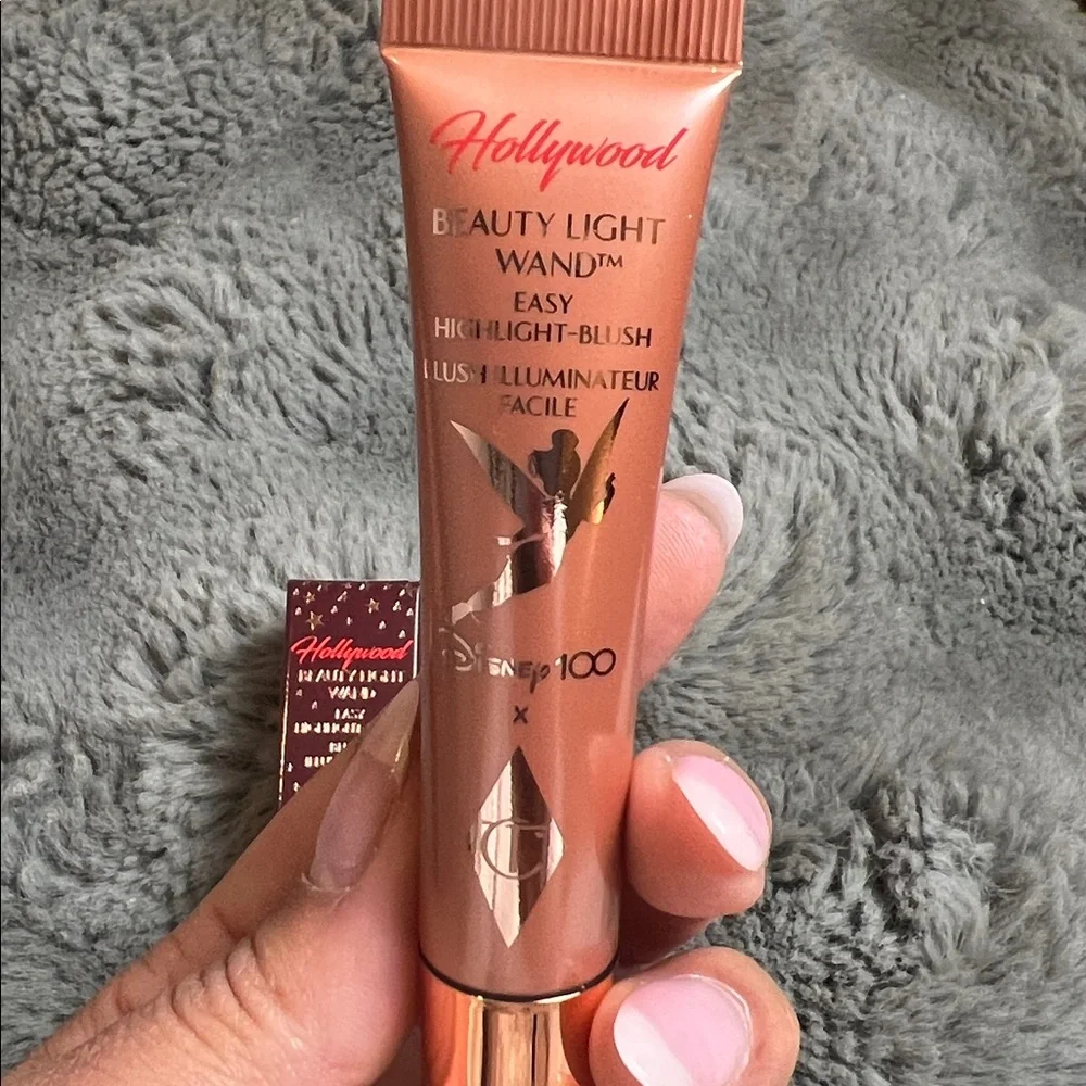 CHARLOTTE TILBURY Limited Edition Beauty Light Wand- Pink